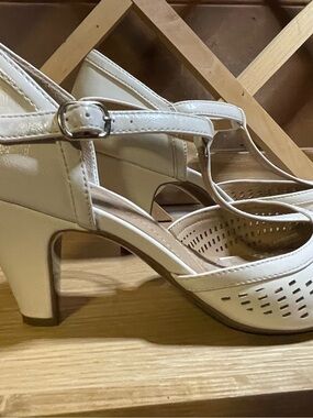 Mary Jane’ T-Strap Naturalizer “Loriana” Dress Shoe Pumps Sz 8M / 3” Heel